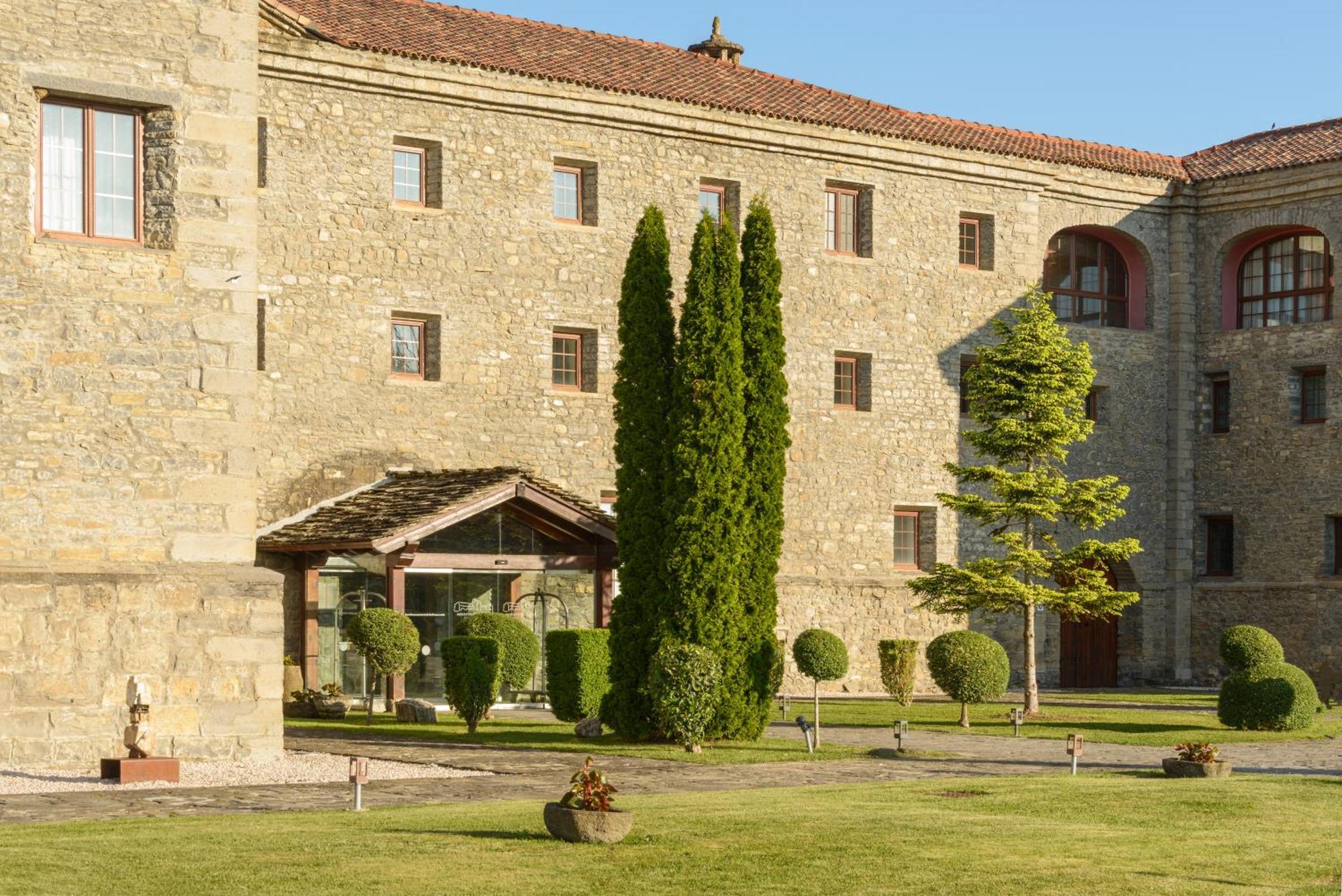 Hotel & Monasterio De Boltaña
