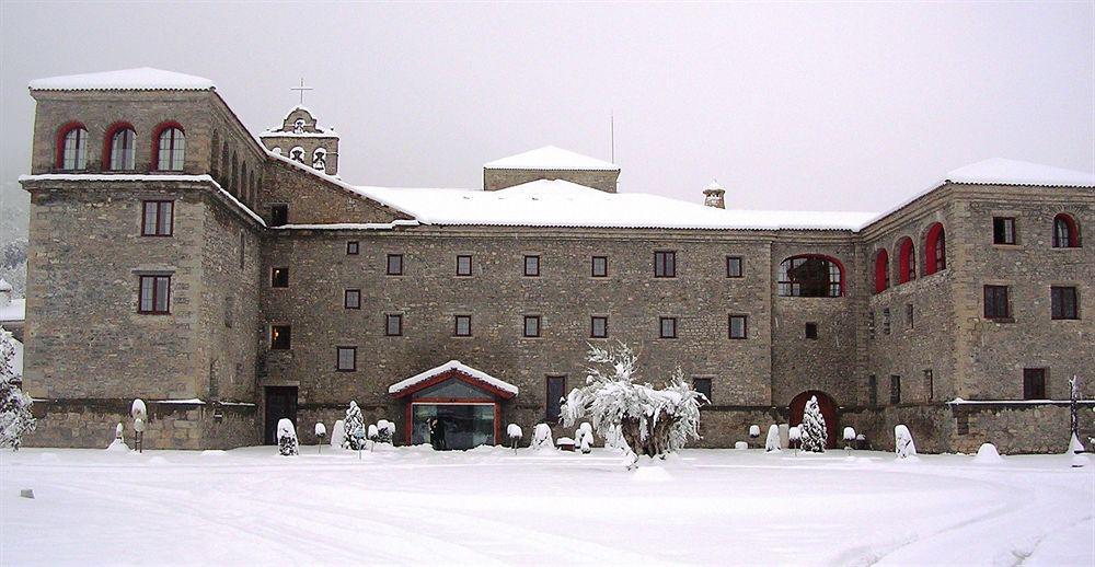& Monasterio De